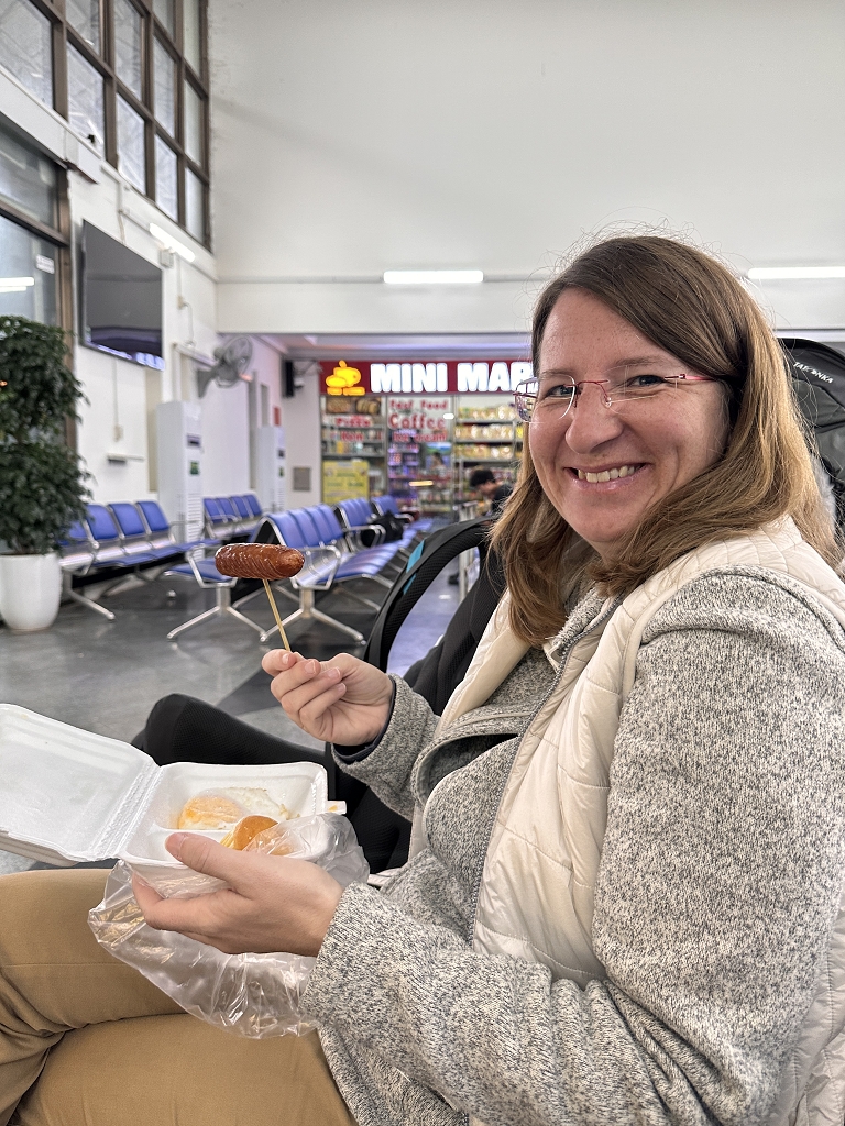 Frühstück am Bahnhof von Ninh Binh