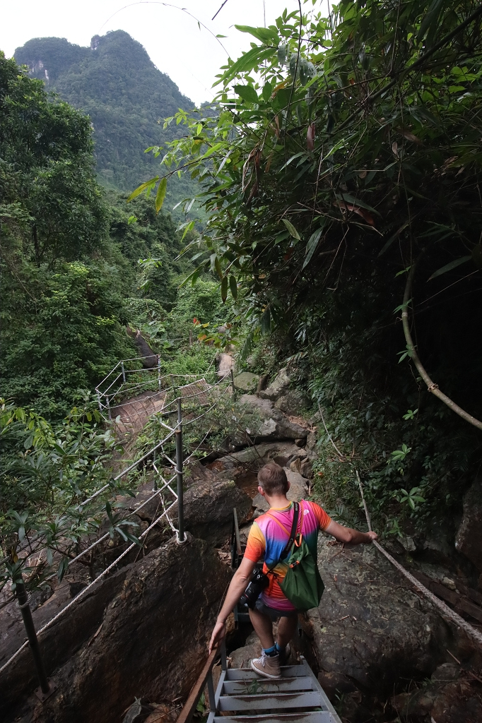 Abstieg zum Gio-Wasserfall im Phong Nha-Ke Bang-Nationalpark
