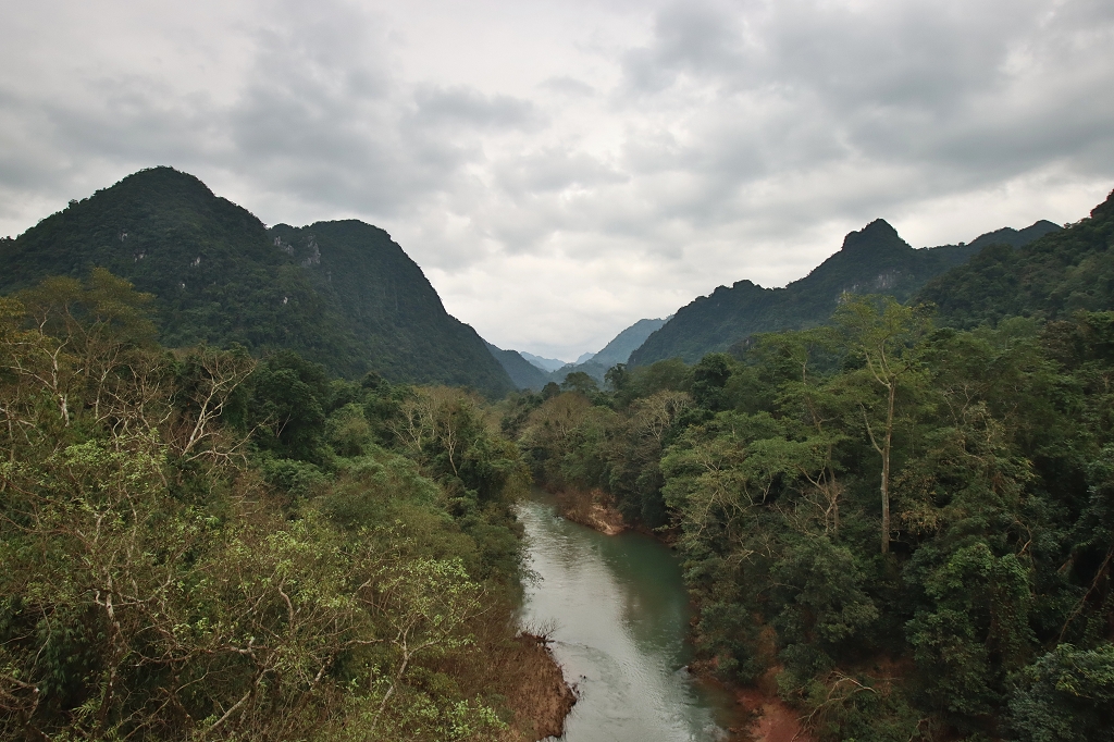 Blick von einem Aussichtspunkt auf einer Brücke