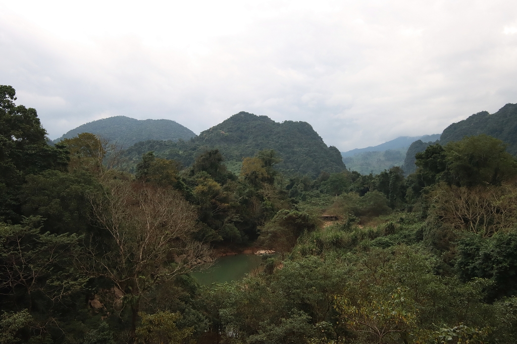 Blick von einem Aussichtspunkt auf einer Brücke