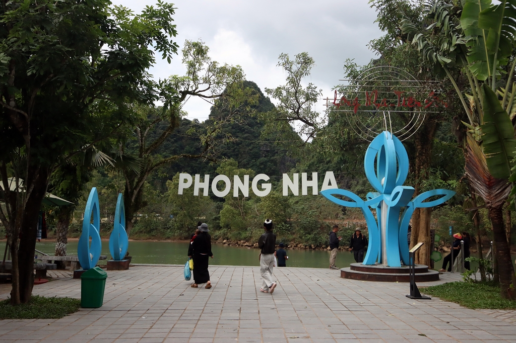 Bootsanleger für die Touren zur Phong Nha Höhle