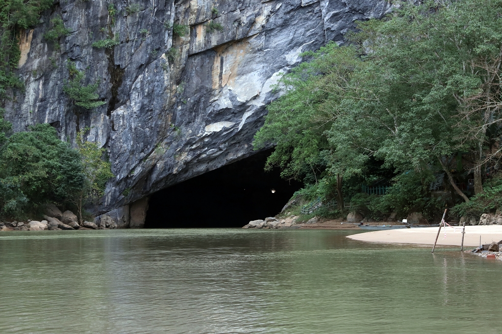 Eingang der Phong Nha Höhle