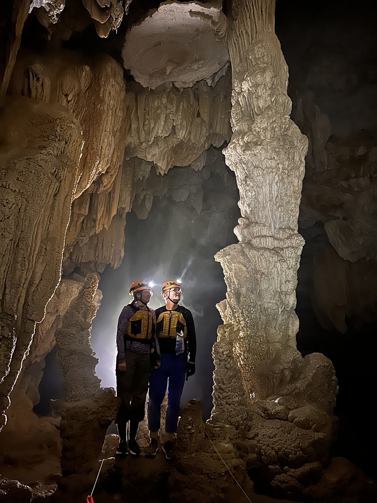 Erinnerungsfoto in der Ken Cave
