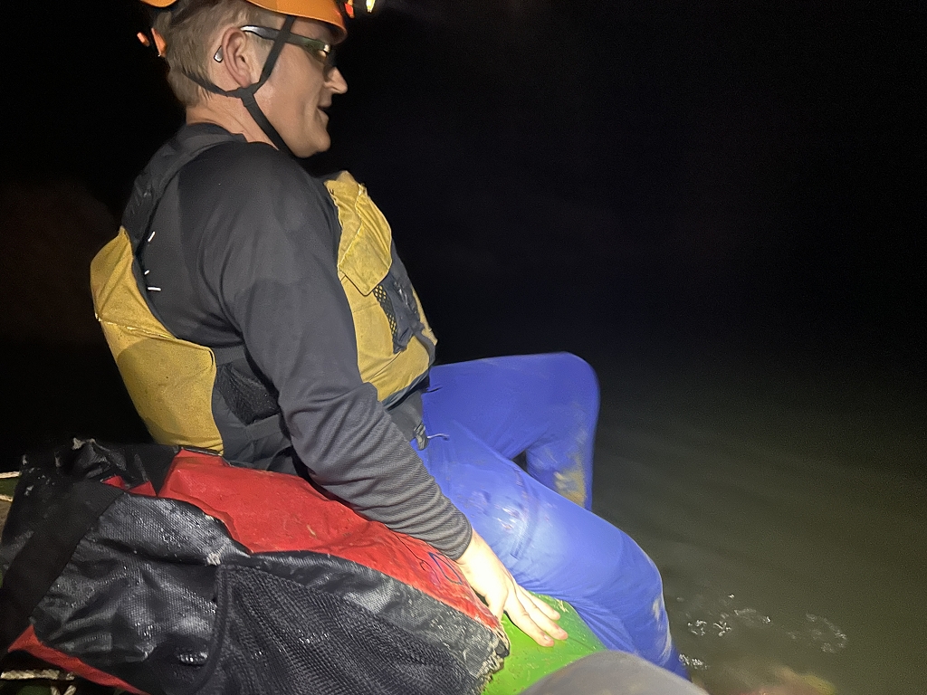 Zeit für eine Schwimmeinlage in der Ken Cave