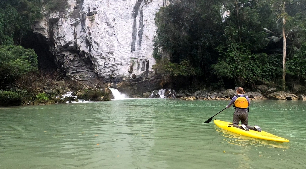 Stand-Up-Paddling an der Ken Cave