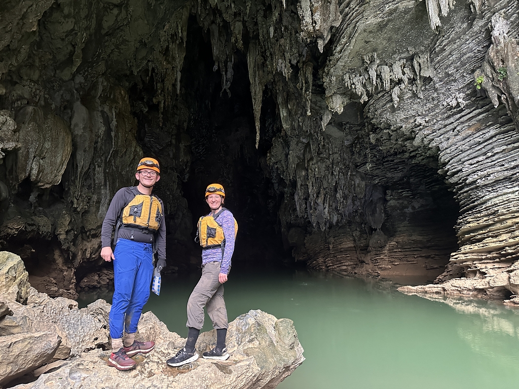 Erkundung der Ken Cave