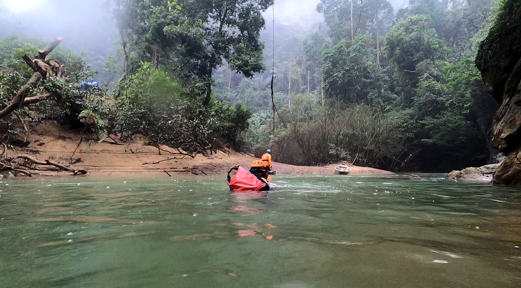 Letzte Schwimmpassage vor dem Camp