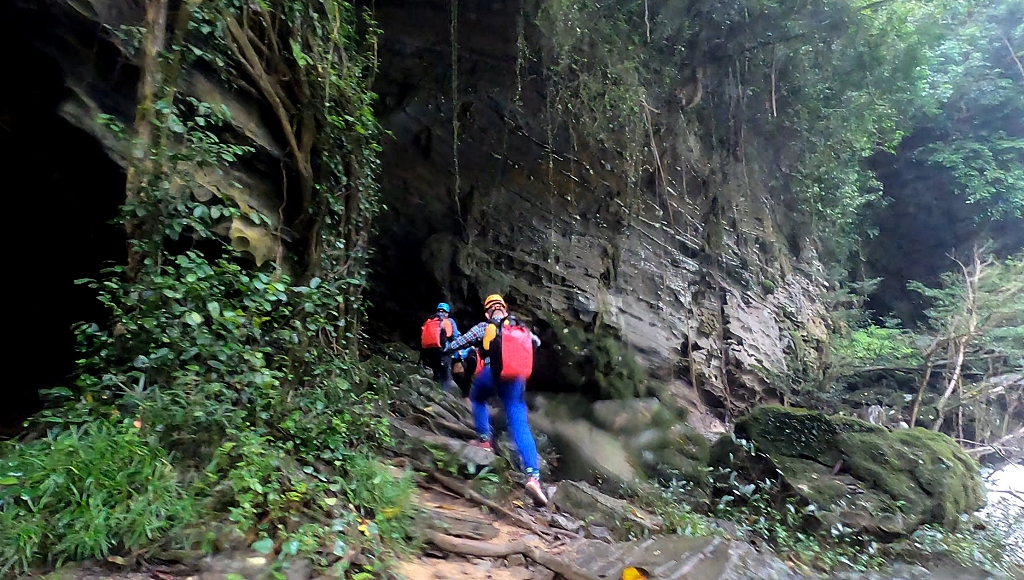 Zustieg zur Hung Ton Cave