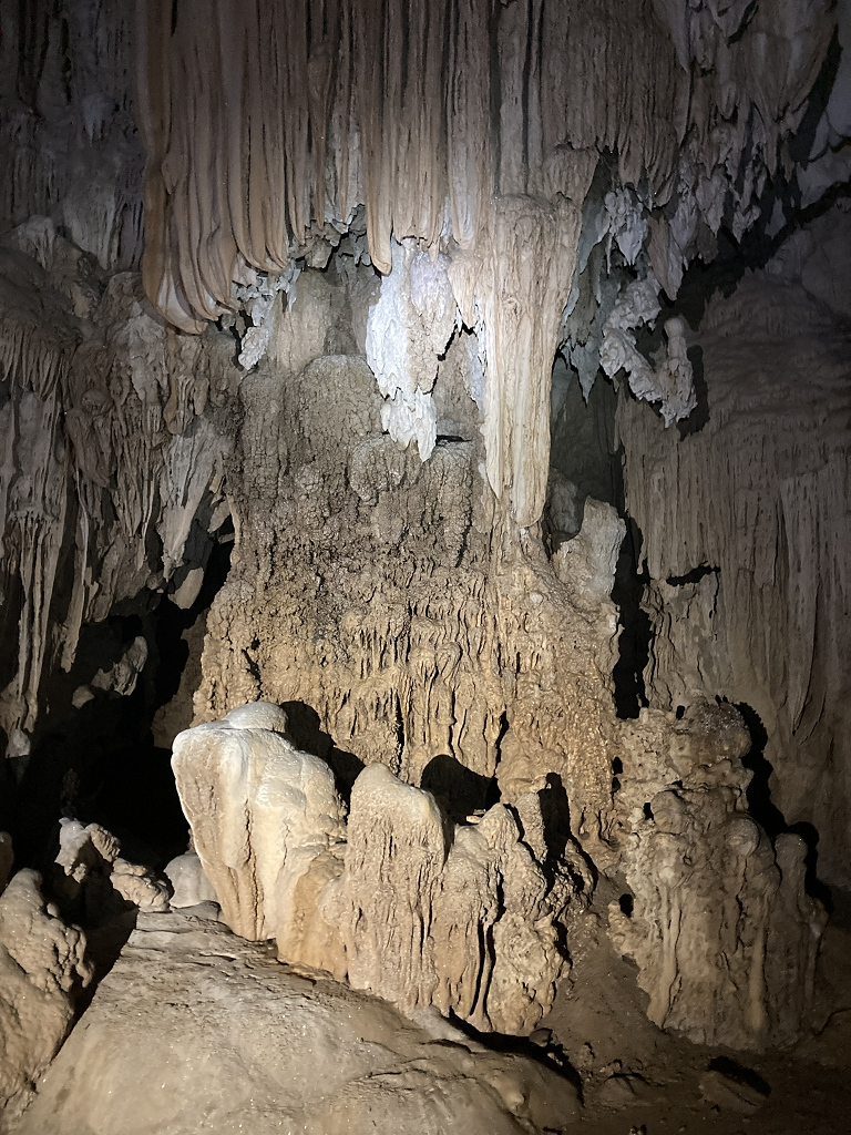 Erkundung der Hung Ton Höhle
