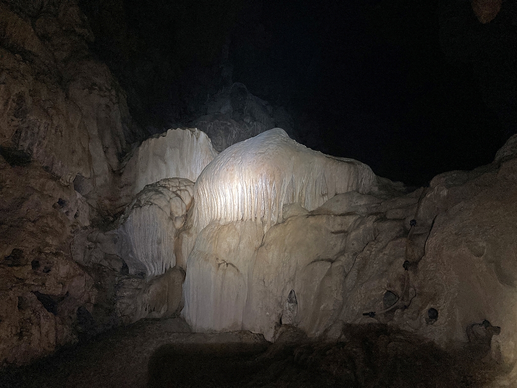 Erkundung der Hung Ton Höhle