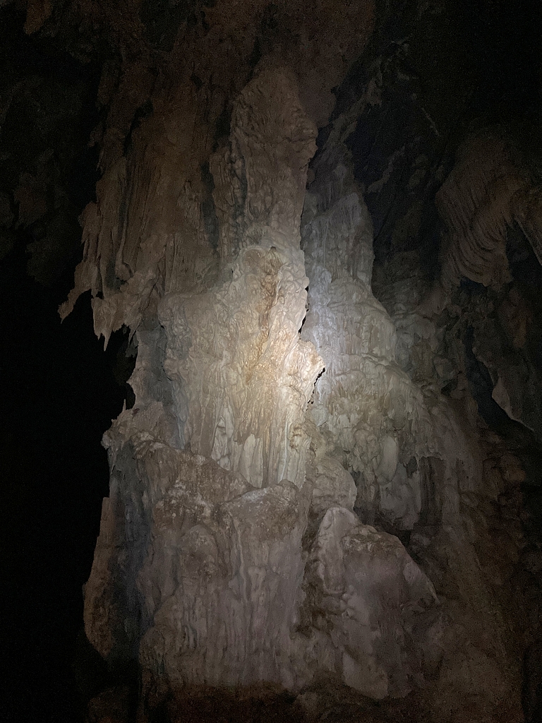 Erkundung der Hung Ton Höhle
