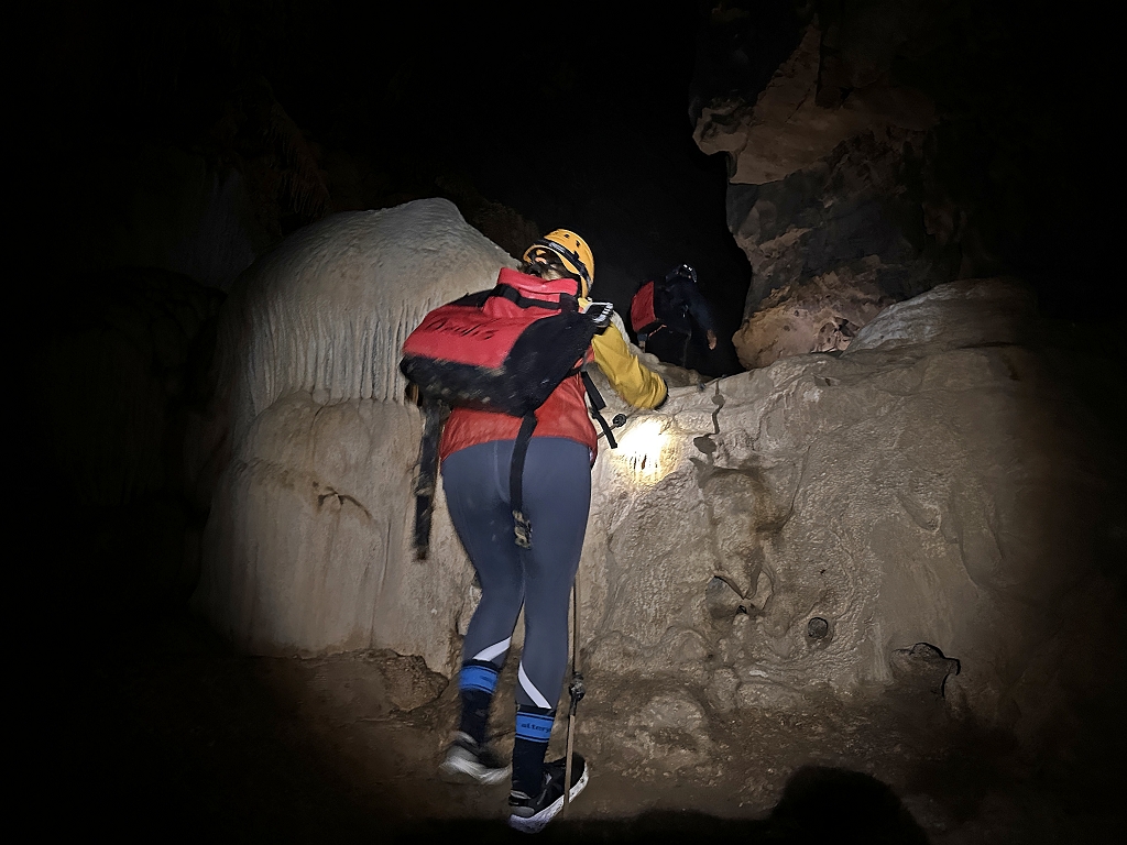 Erkundung der Hung Ton Höhle