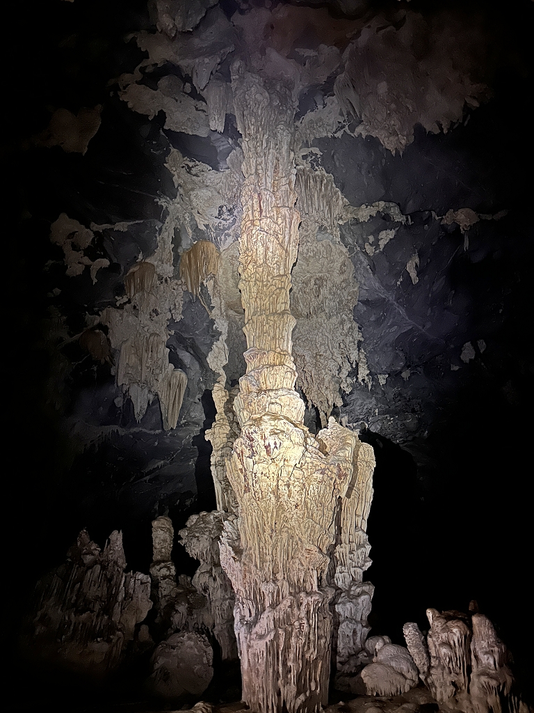 Tropfsteine in der Tu Lan Höhle