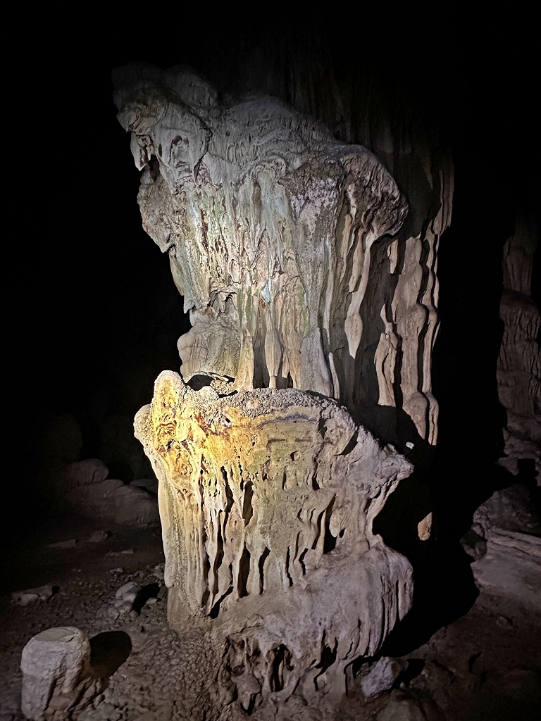 Tropfsteine in der Tu Lan Höhle