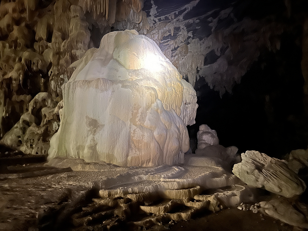 Tropfsteine in der Tu Lan Höhle