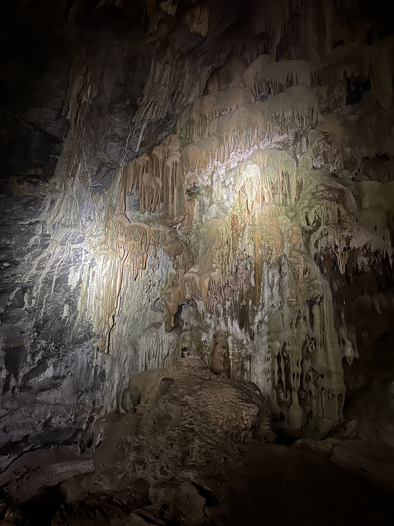 Tropfsteine in der Tu Lan Höhle