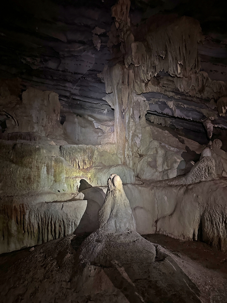 Tropfsteine in der Tu Lan Höhle