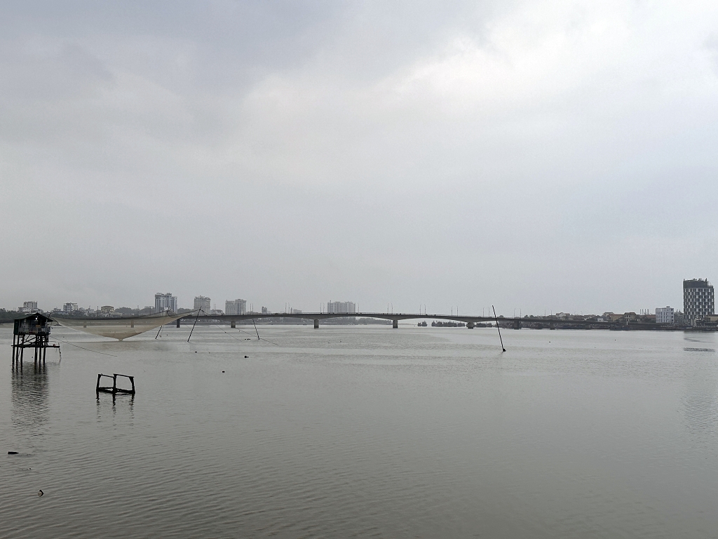 Blick auf den Fluss Nhat in Dong Hoi