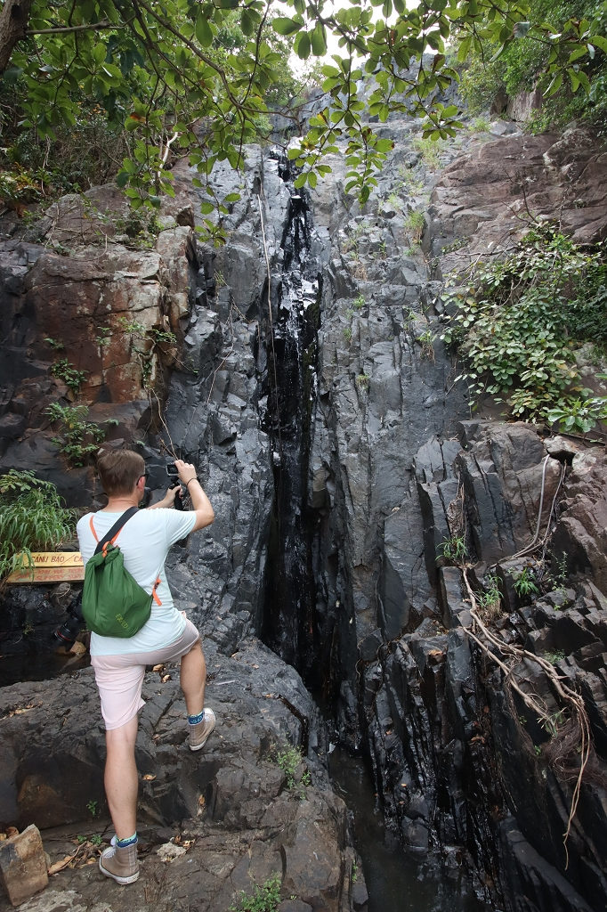 Wasserfall am Bãi Bàng Strand