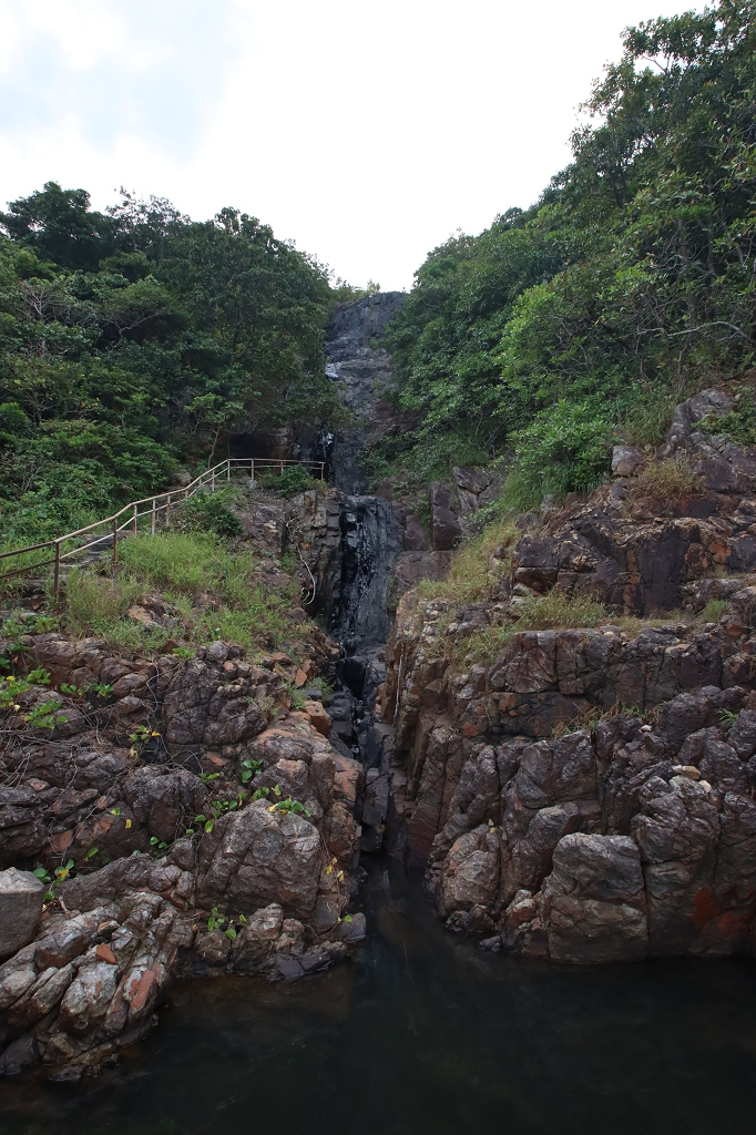 Wasserfall am Bãi Bàng Strand