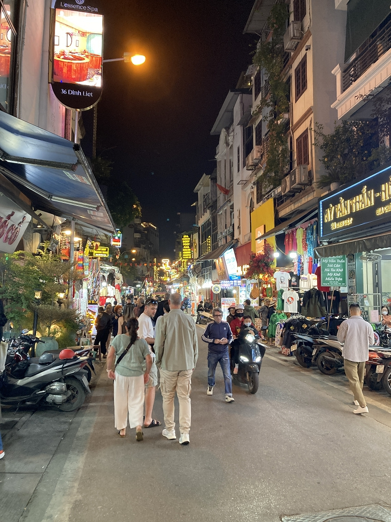 Durch die Straßen von Hanoi