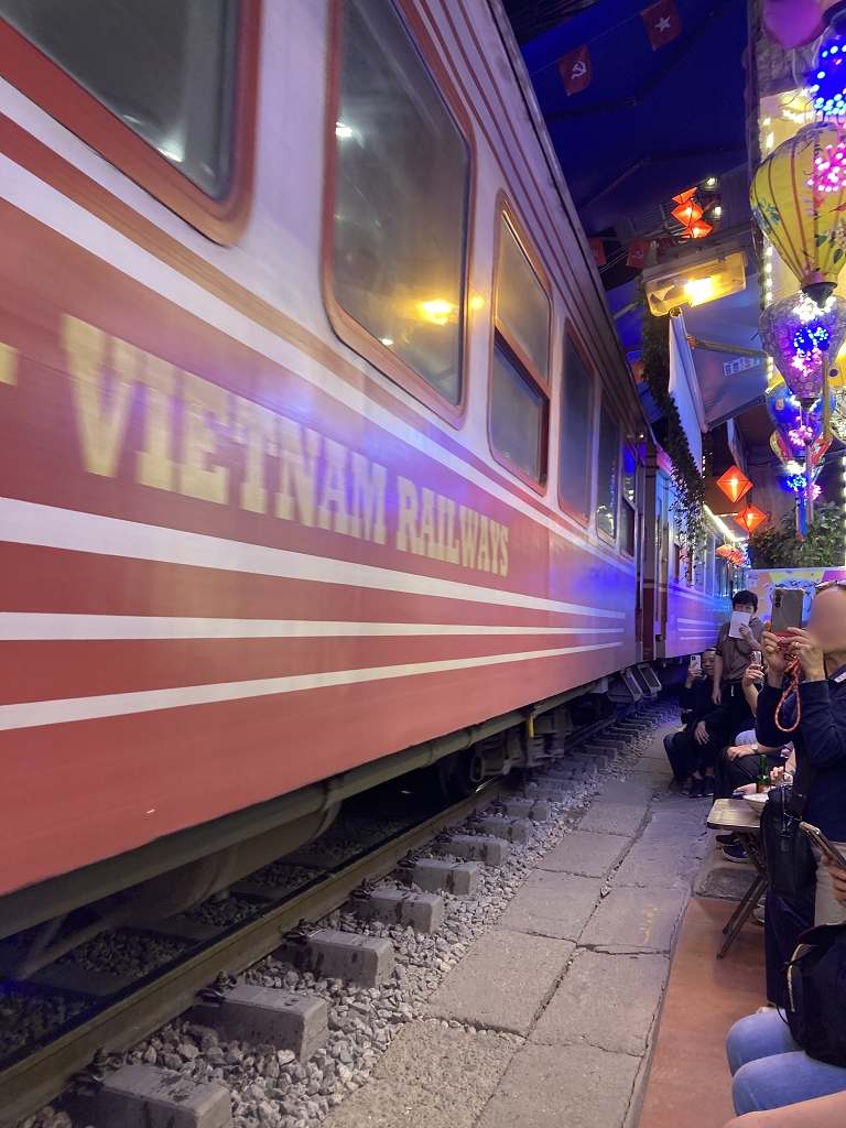 Zugdurchfahrt Hanoi Train Street