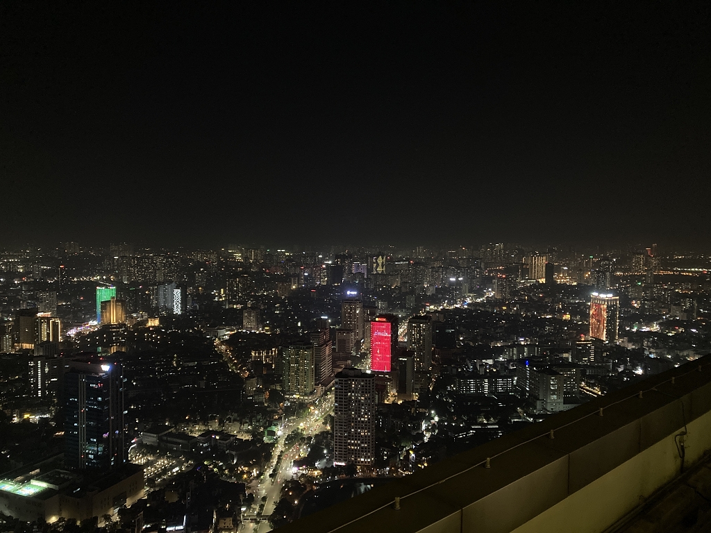 Ausblick von der Roof-Top-Bar "Top of Hanoi"