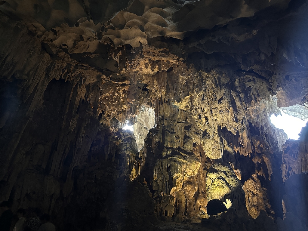 Tropfsteine in der Sung Sot Höhle