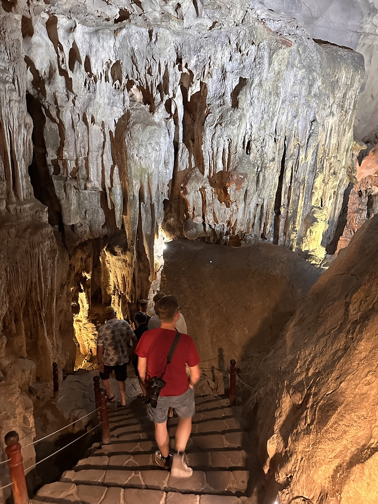 Tropfsteine in der Sung Sot Höhle
