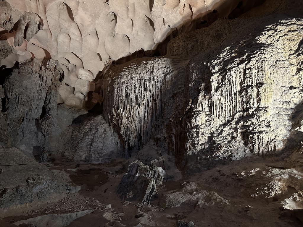 Tropfsteine in der Sung Sot Höhle