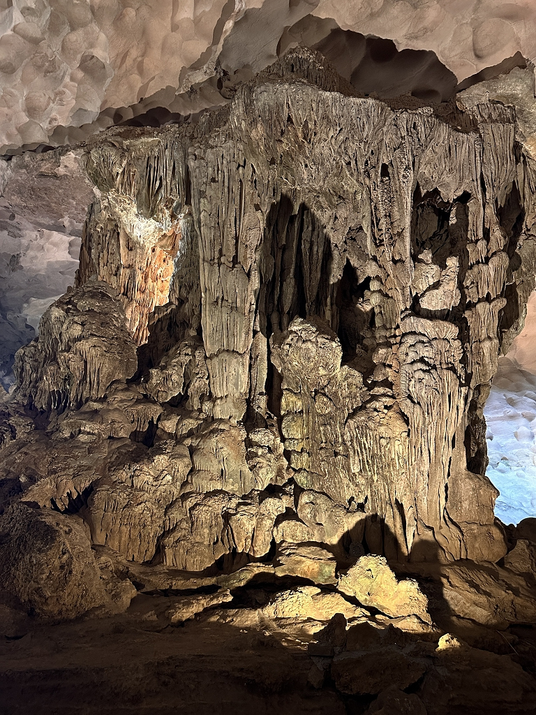 Tropfsteine in der Sung Sot Höhle
