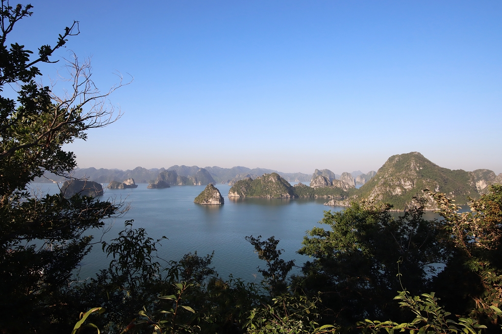 Ausblick auf die Halongbucht von der Ti Top Insel