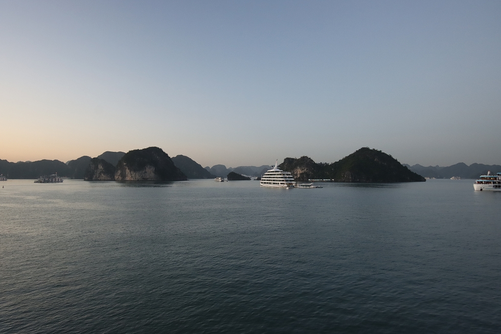 Sonnenaufgang in der Halongbucht