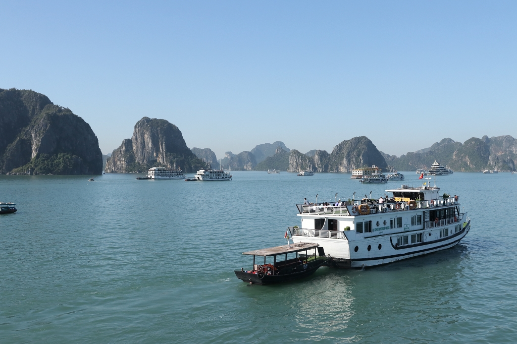 Fahrt durch die Halongbucht