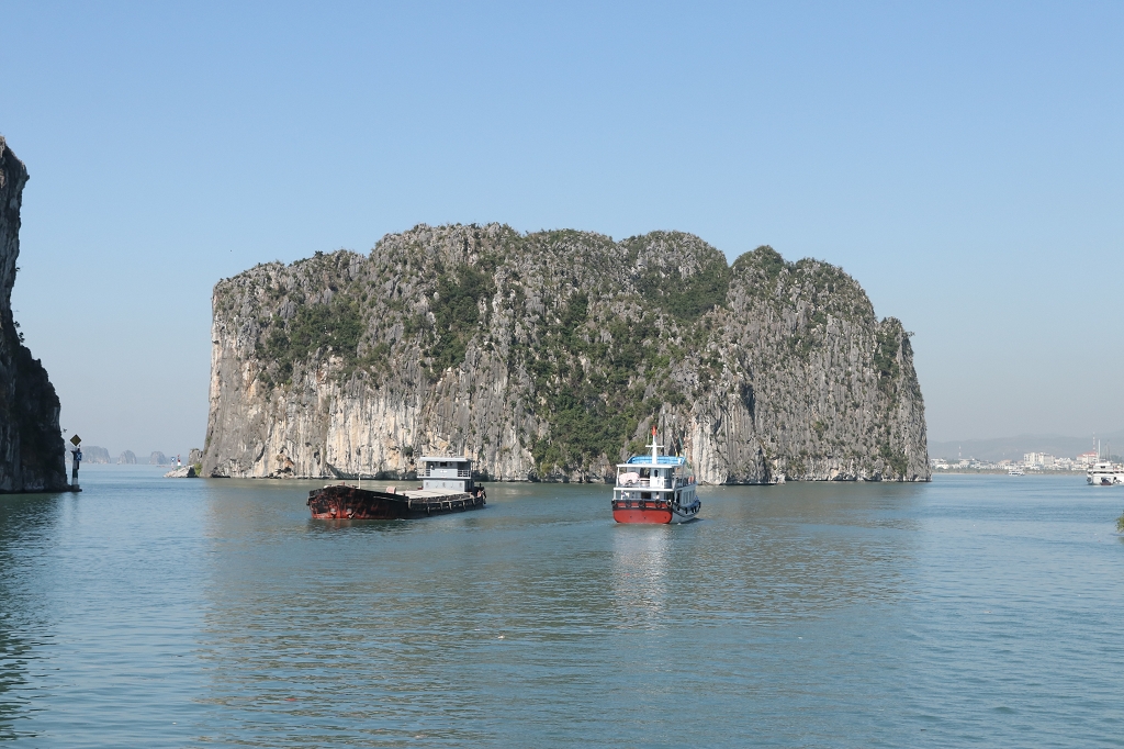 Fahrt durch die Halongbucht