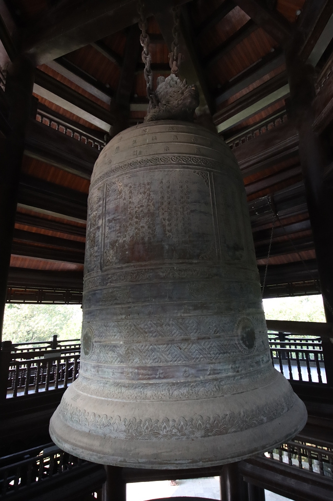 Dai Hong Chung im Glockenturm von Bai Dinh