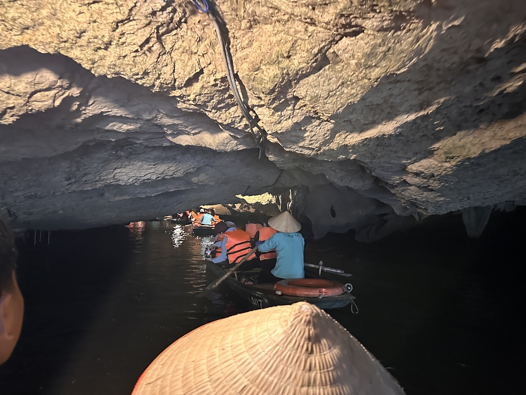 Dot Höhle (Hang Dot)