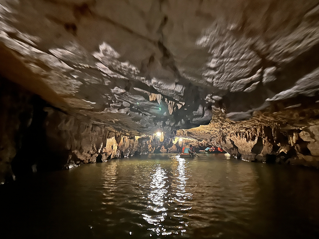 Dot Höhle (Hang Dot)